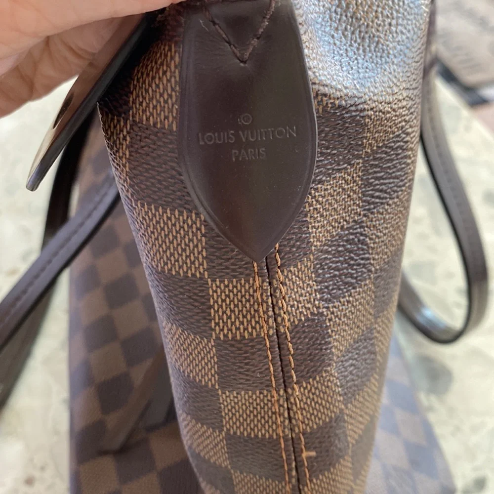 Louis Vuitton - Picture 5 of 8